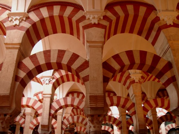 Säulenwald in der Moschee von Cordoba