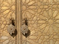 Türklopfer am goldenen Portal des Palais Royal